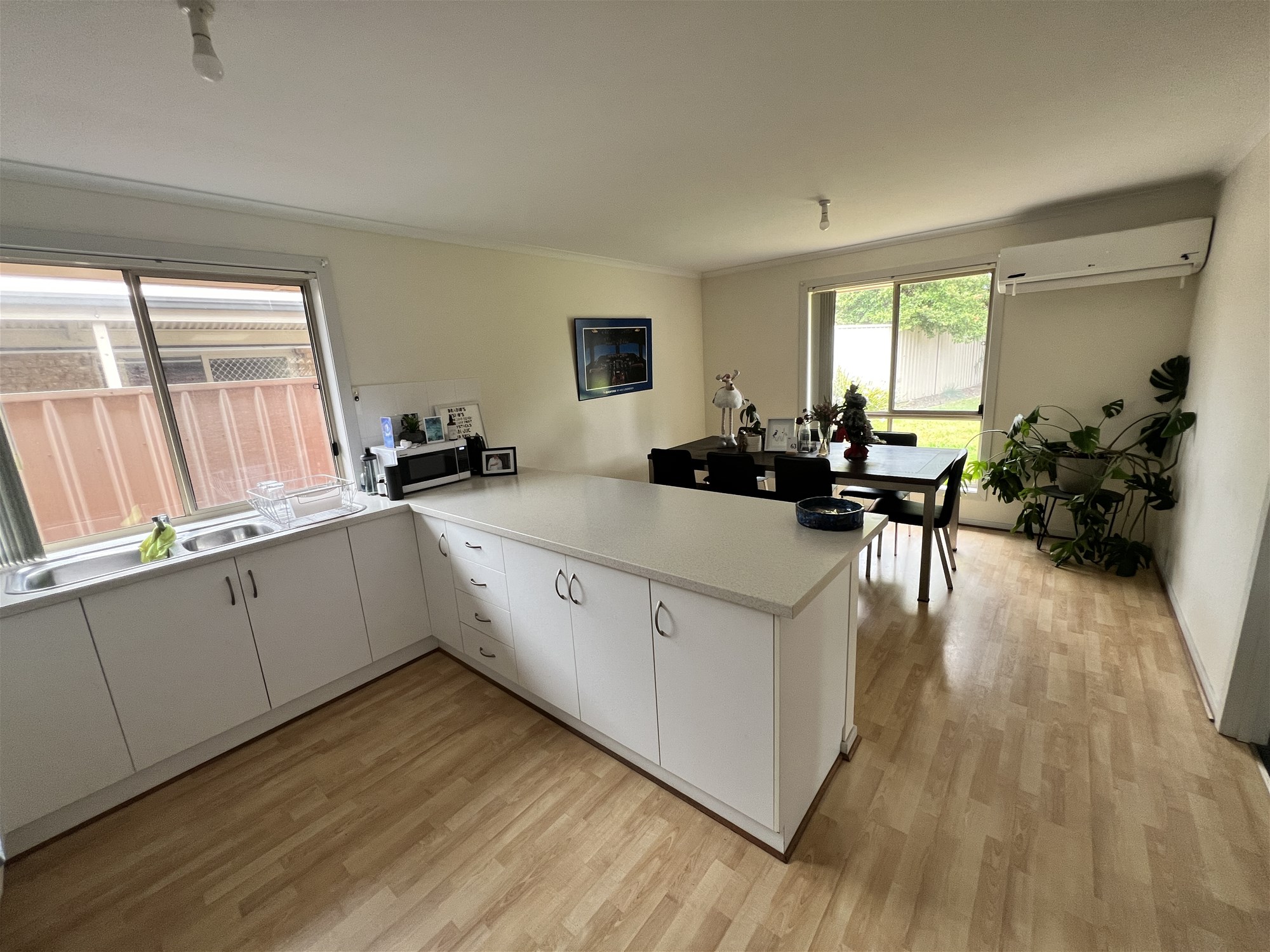 Spacious 4 Bedroom Family Home 8