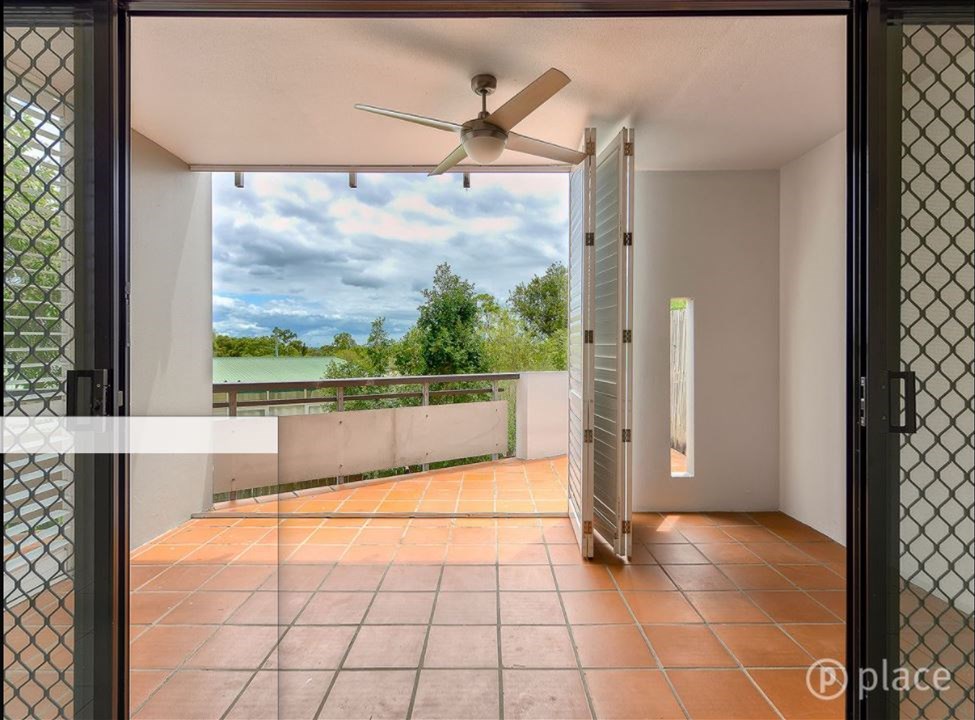 Very large terrace/balcony, city views, 9