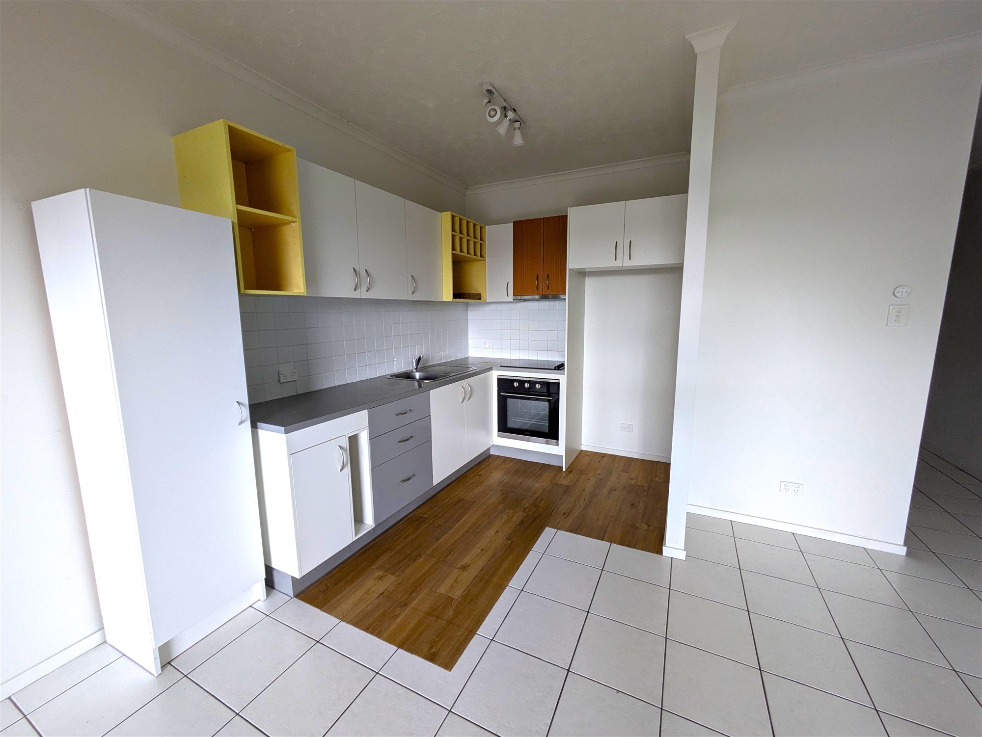 Very large terrace/balcony, city views, 13