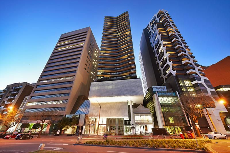 Fully Furnished 2 Bed 2 Bath Overlooking Albert Park Lake