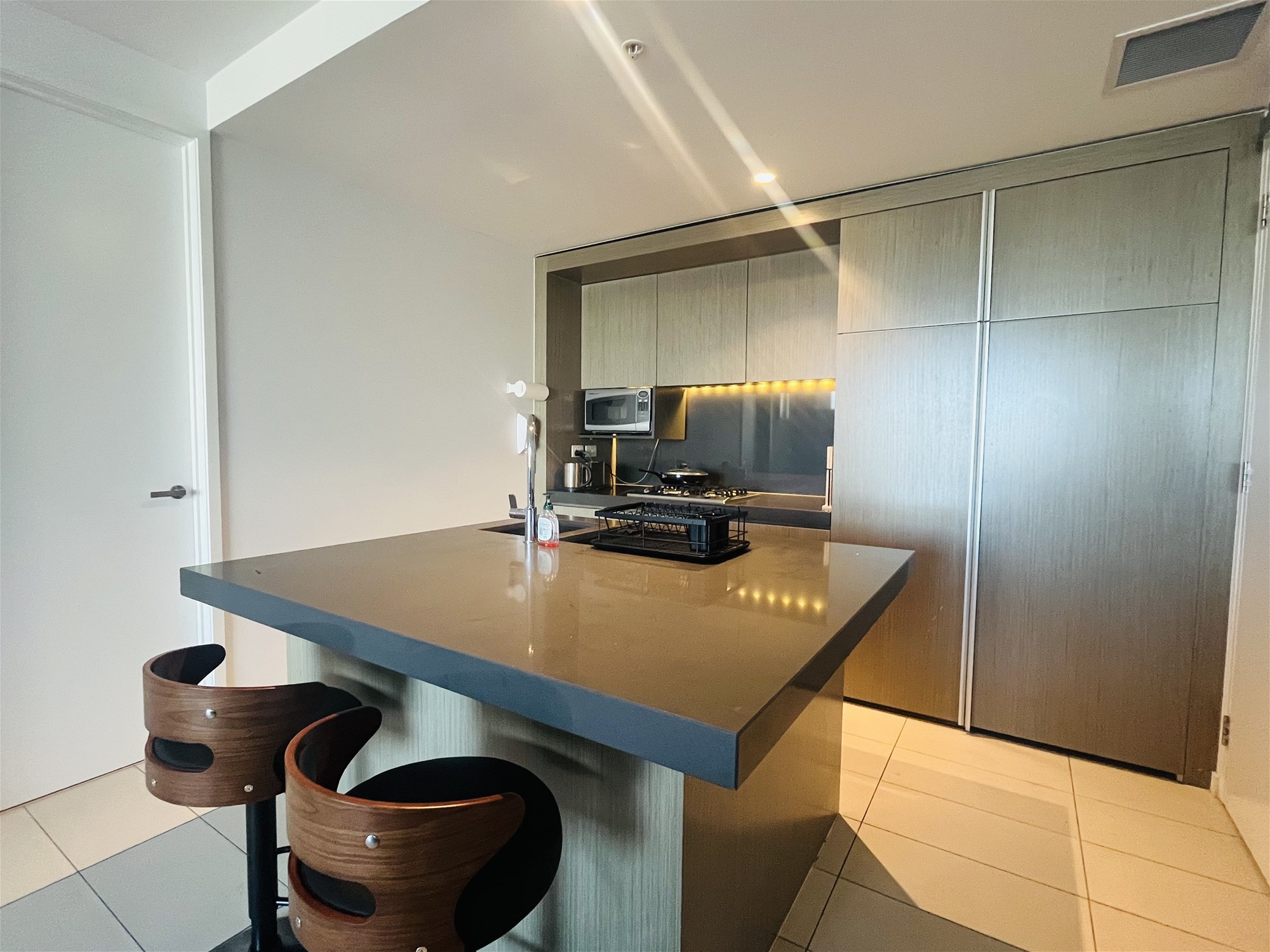 Fully Furnished 2 Bed 2 7