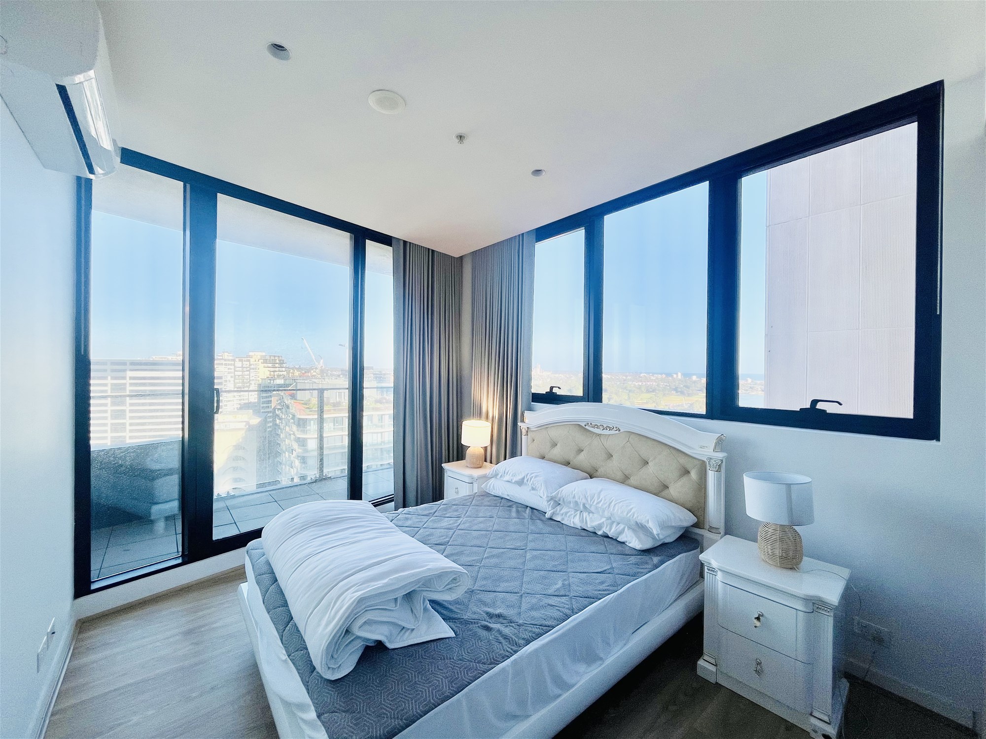 Fully Furnished 2 Bed 2 8