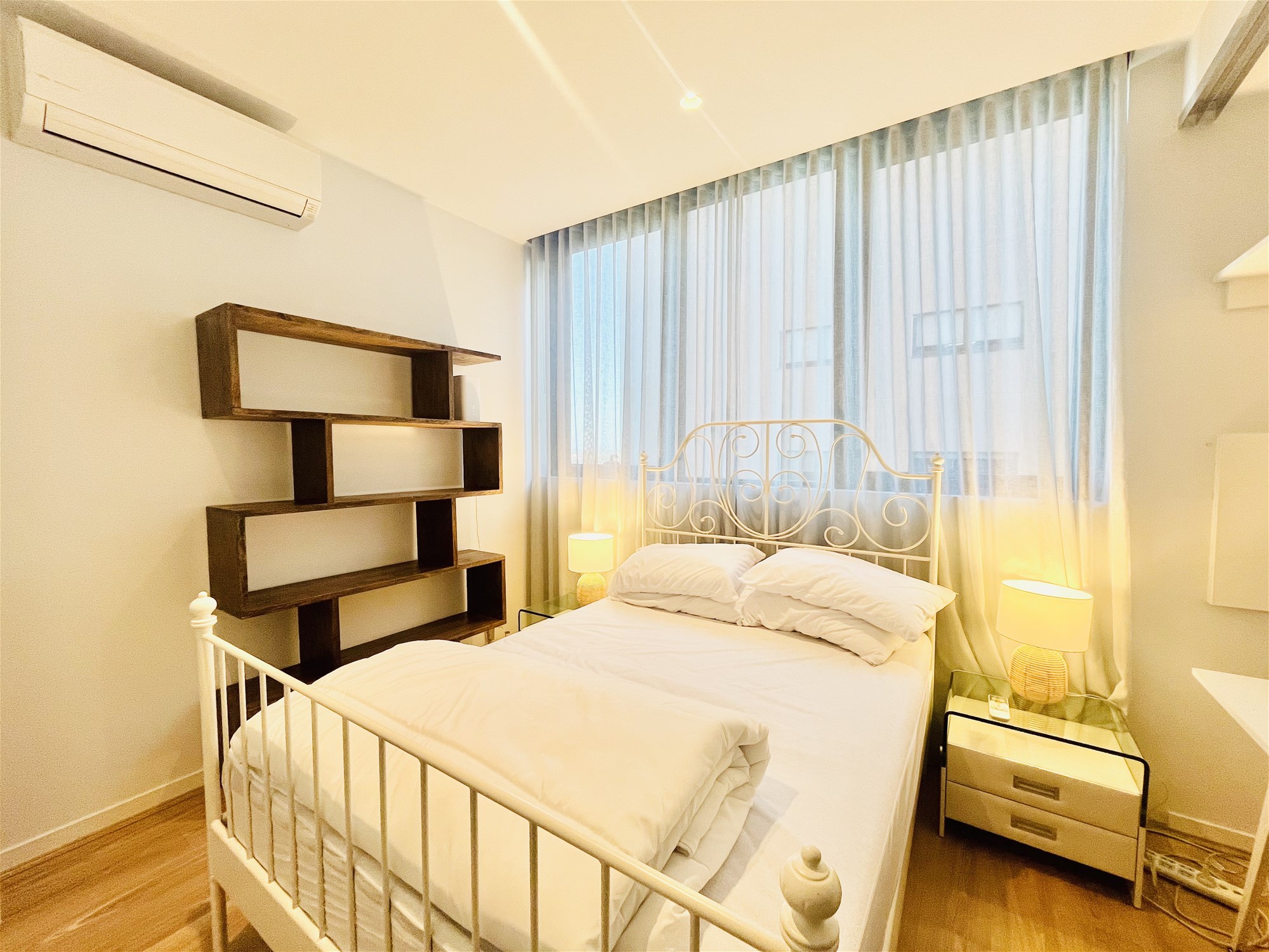 Fully Furnished 2 Bed 2 10