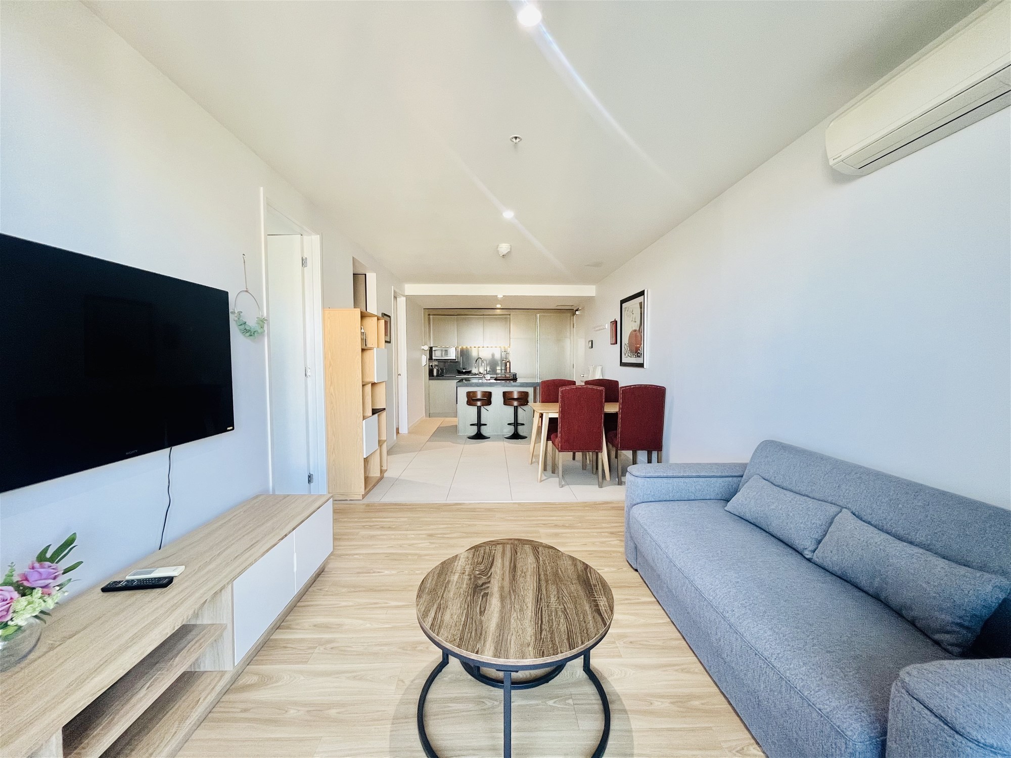 Fully Furnished 2 Bed 2 6