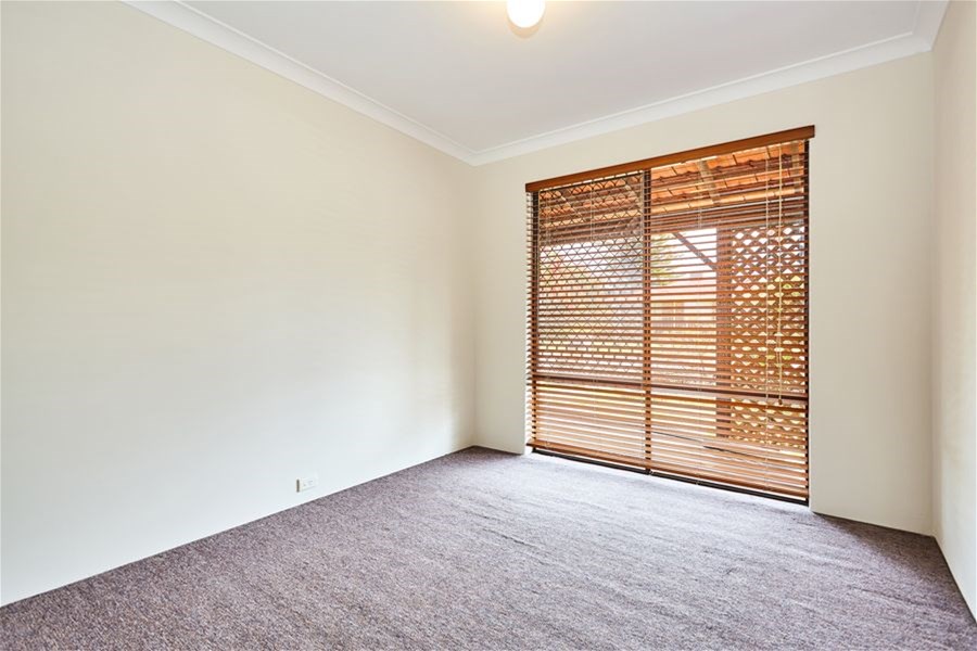 $680 4 Bed 1 Bath, 4