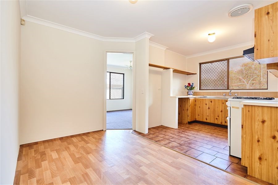 $680 4 Bed 1 Bath, 7