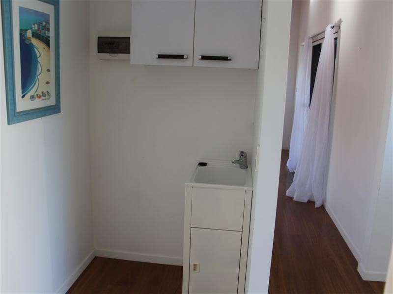 Beautiful spacious, standalone, granny, flat 6