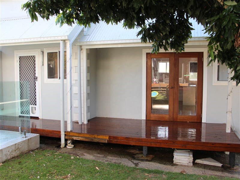 Beautiful spacious, standalone, granny, flat 8