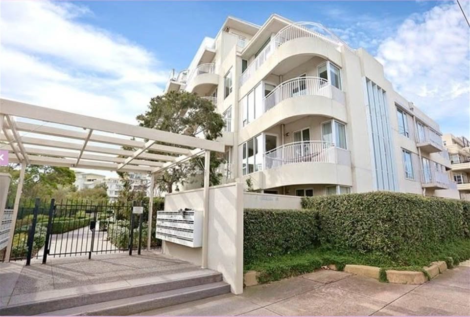 Well located Unit for Rent in the Heart of Port Melbourne – Live in Luxury by the Bay!”