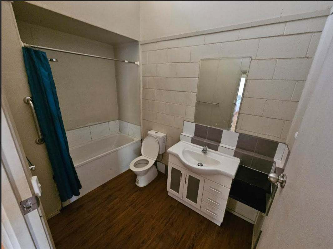 Duplex/Semi house rental available now! 4