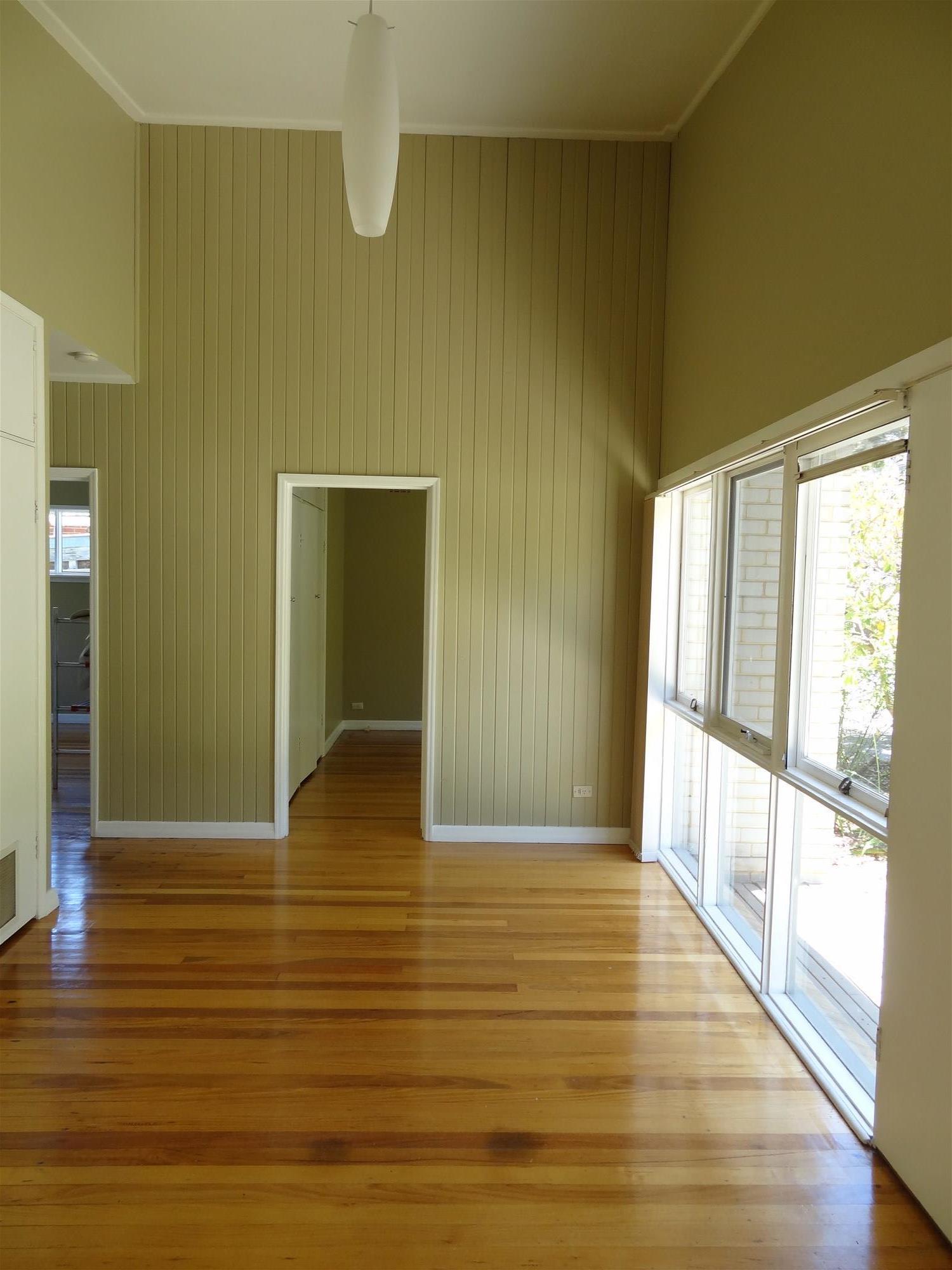 Mid-Century Modern Home in Quiet 2
