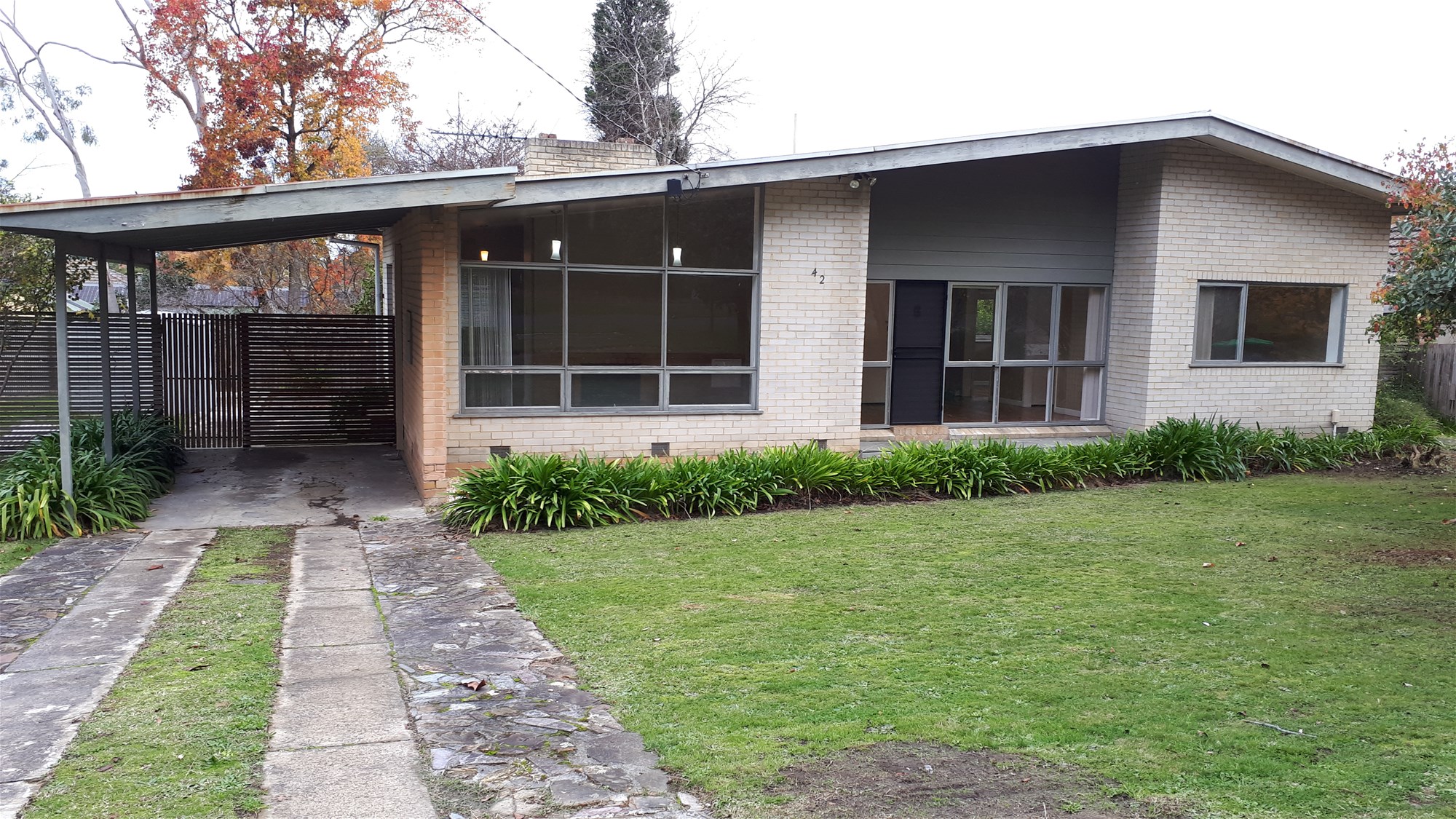 Mid-Century Modern Home in Quiet Location