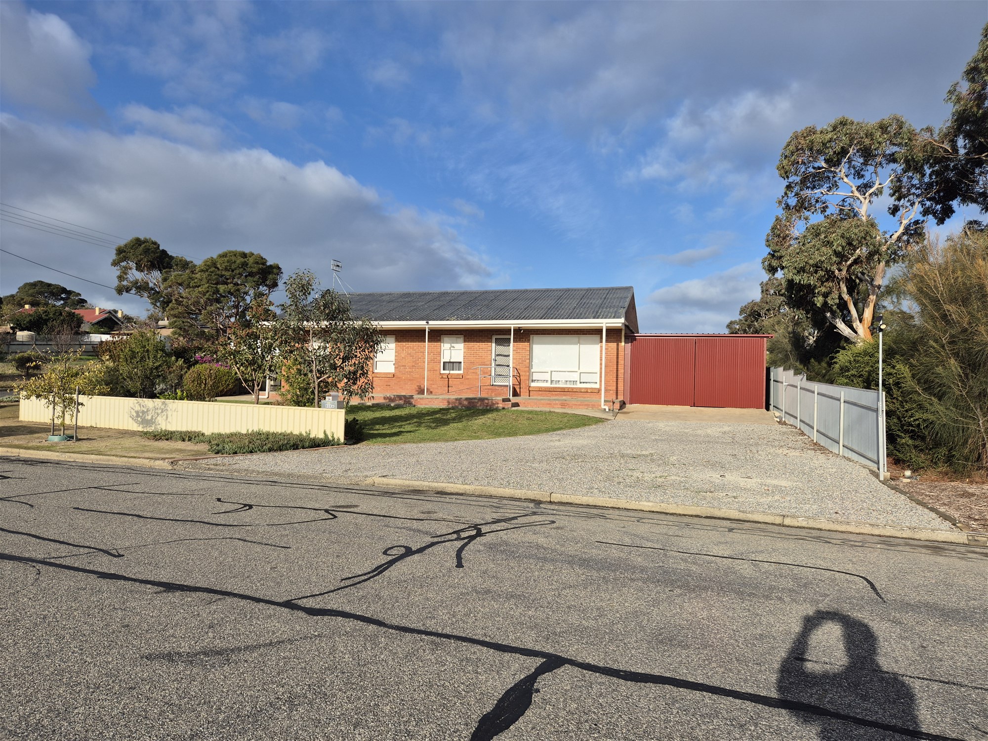 Spacious & Secure Partially Furnished Home i n Central Victor Harbor perfectly positioned short walk to Victor shopping precinct, medical centres,