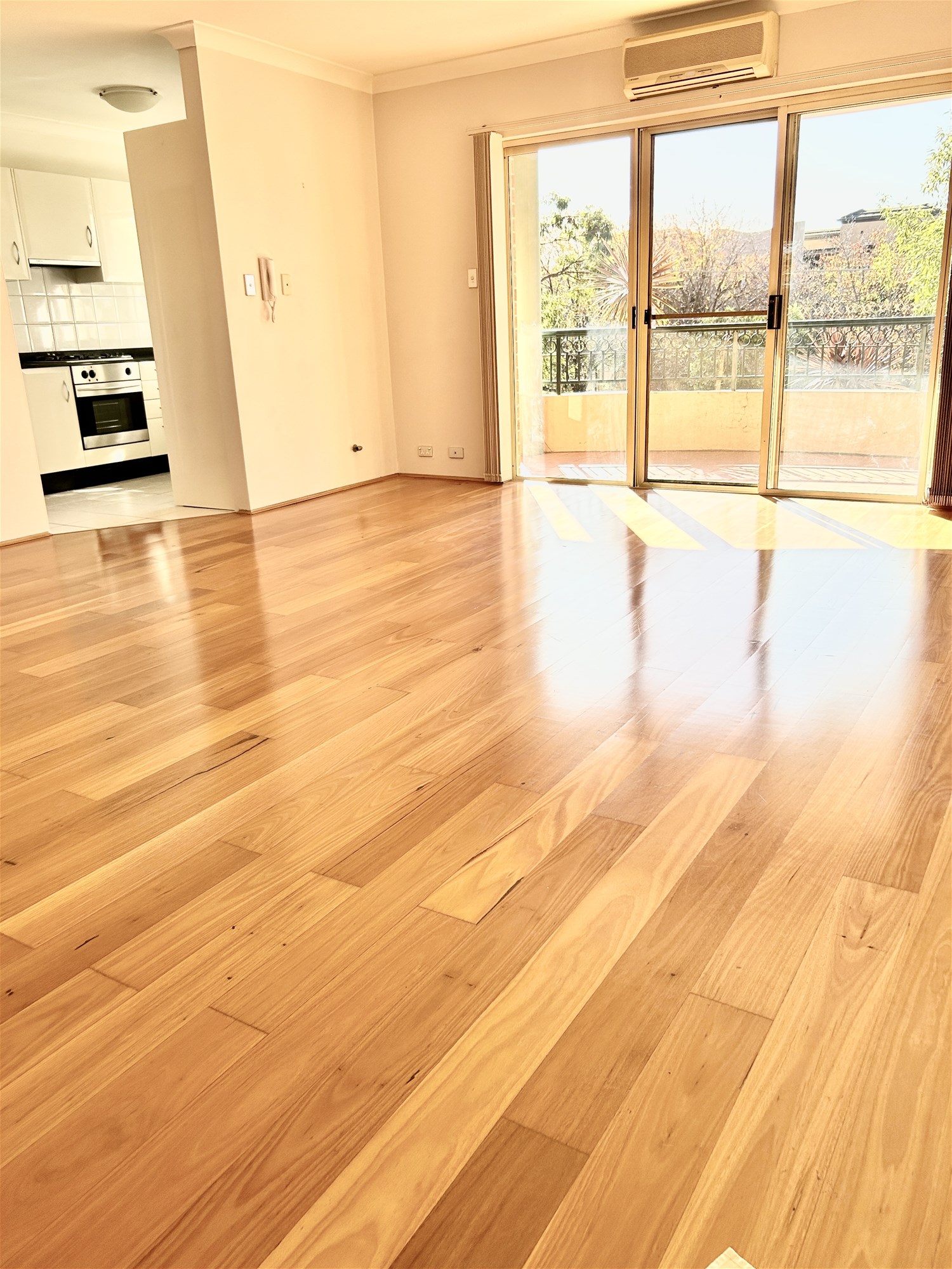 “Immaculate Sunny Spacious Beautiful Apartment  in Caringbah”