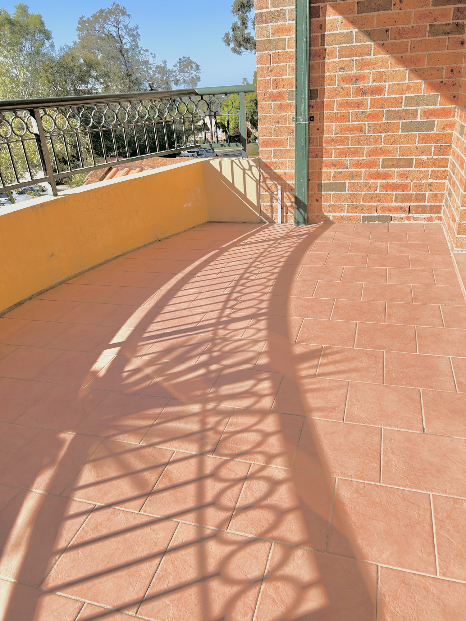 “Immaculate Sunny Spacious Beautiful Apartment 9