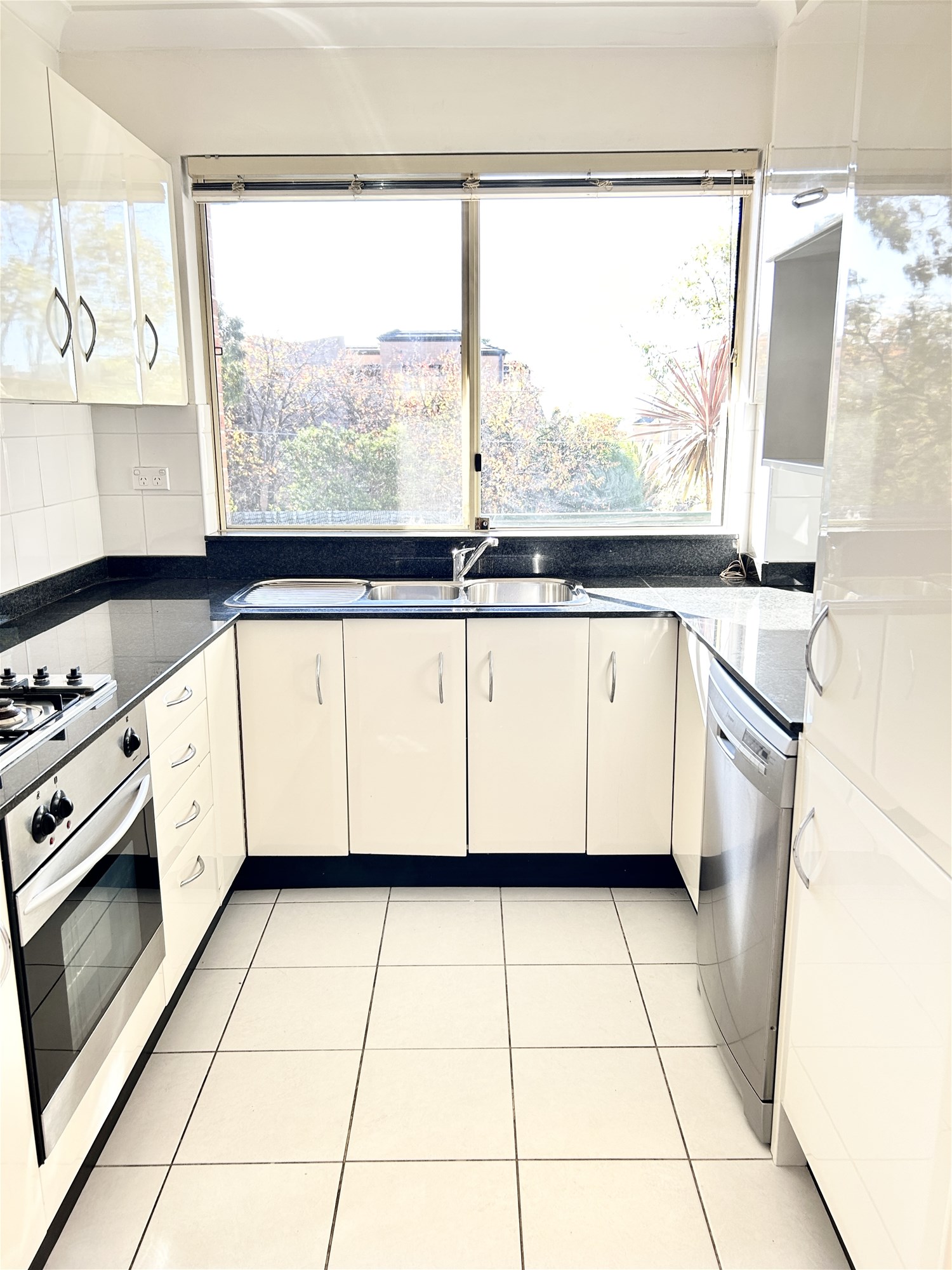 “Immaculate Sunny Spacious Beautiful Apartment 3