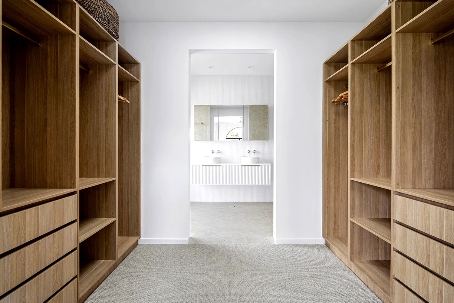 Fully furn-$4200 p/w based on 16