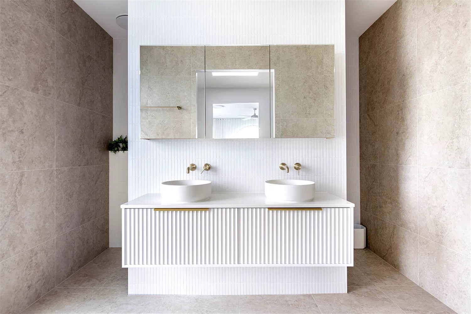 Fully furn-$4200 p/w based on 17