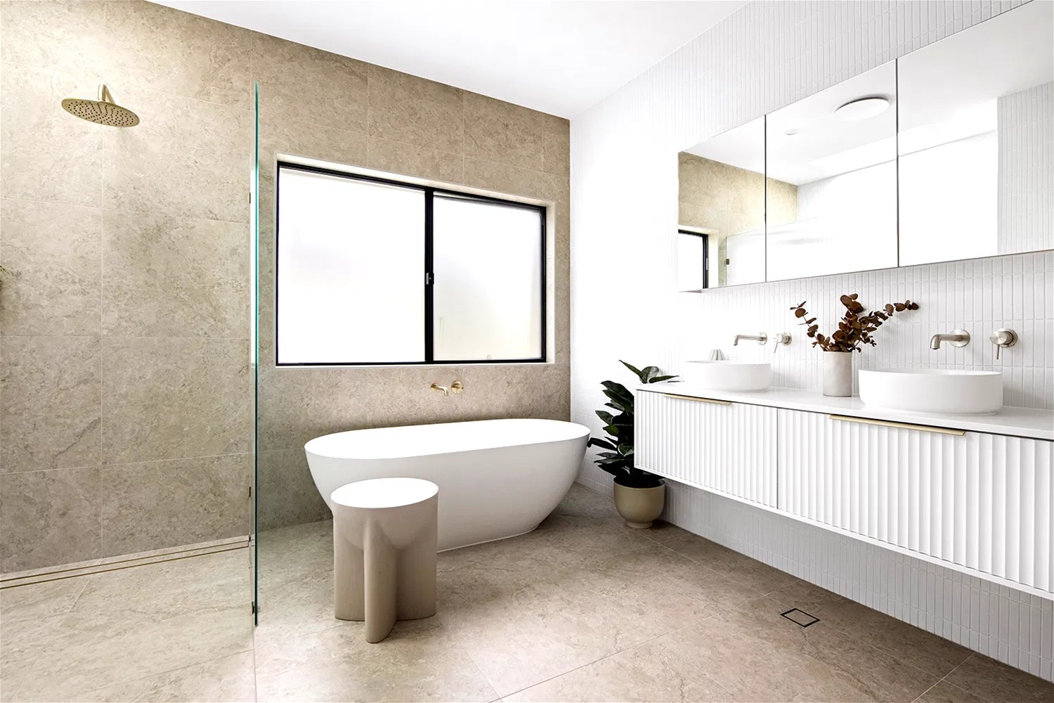 Fully furn-$4200 p/w based on 22