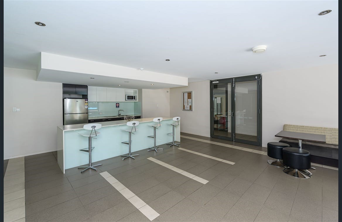 3/2/2 on Adelaide Tce 21