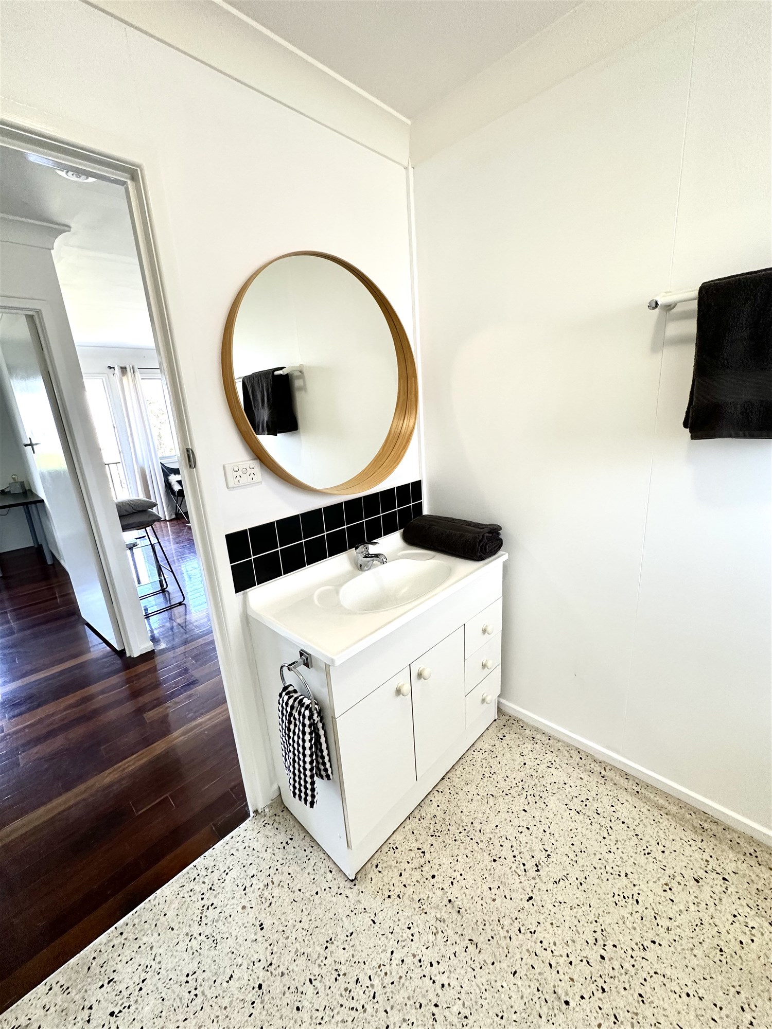 Balmoral Classic 70’s Apartments 12