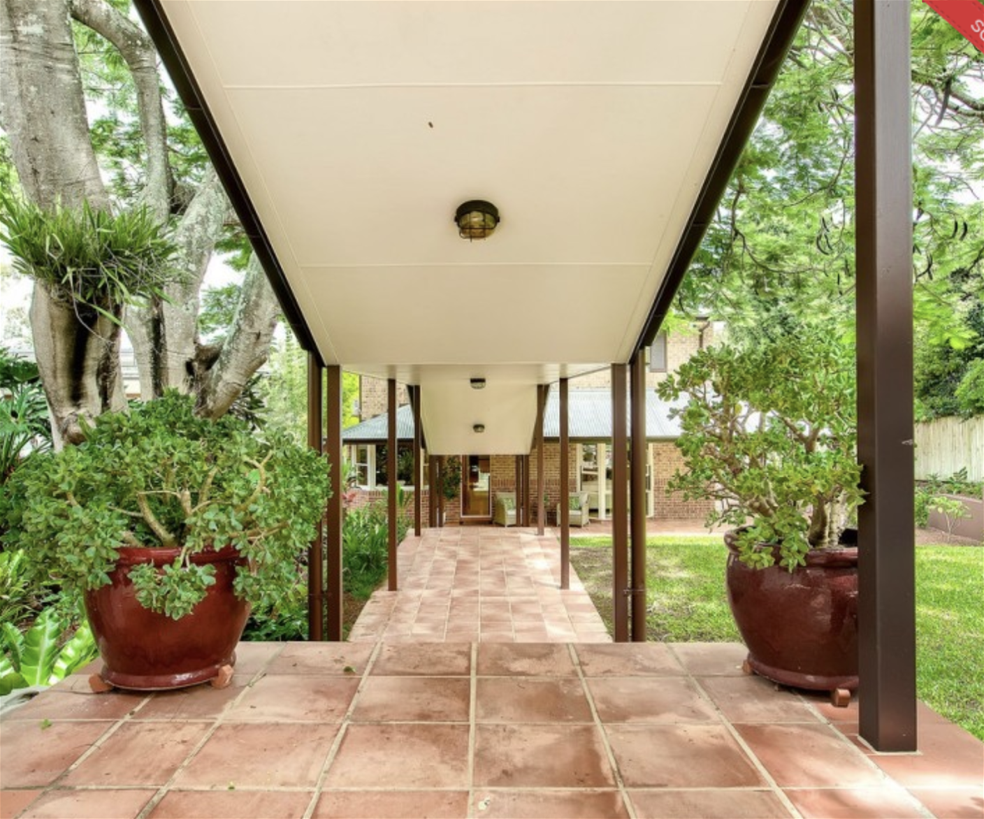 Spacious Family Home with Pool 10