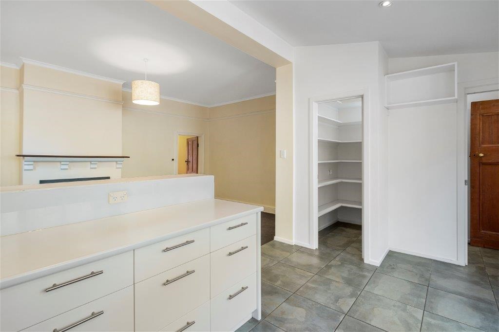 Spacious Home on the City 6