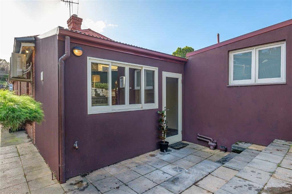 Spacious Home on the City 11