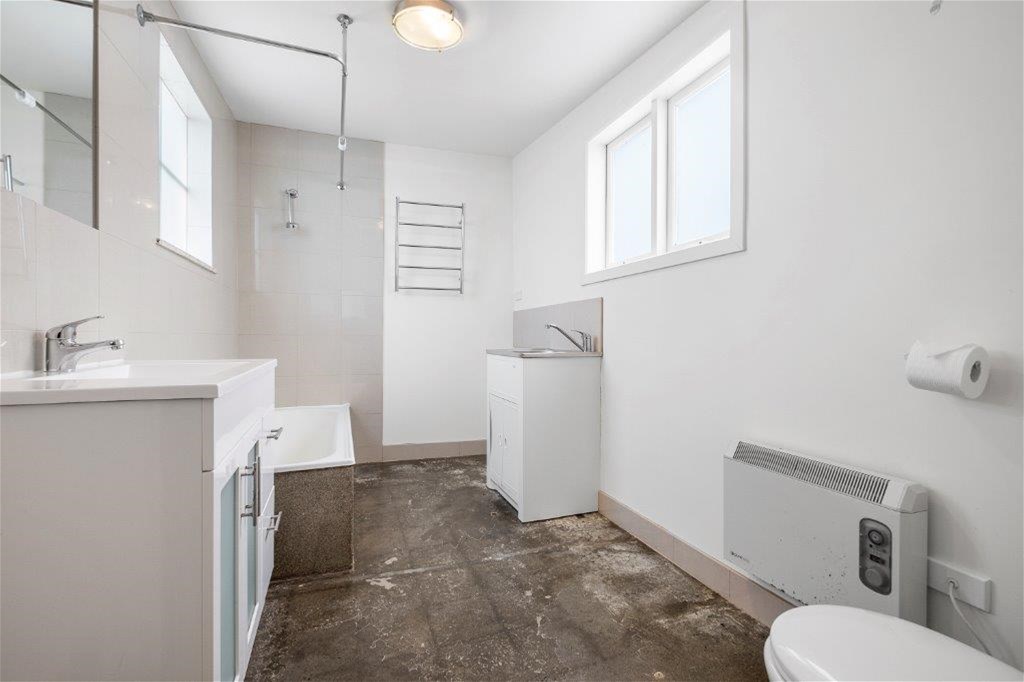 Spacious Home on the City 10