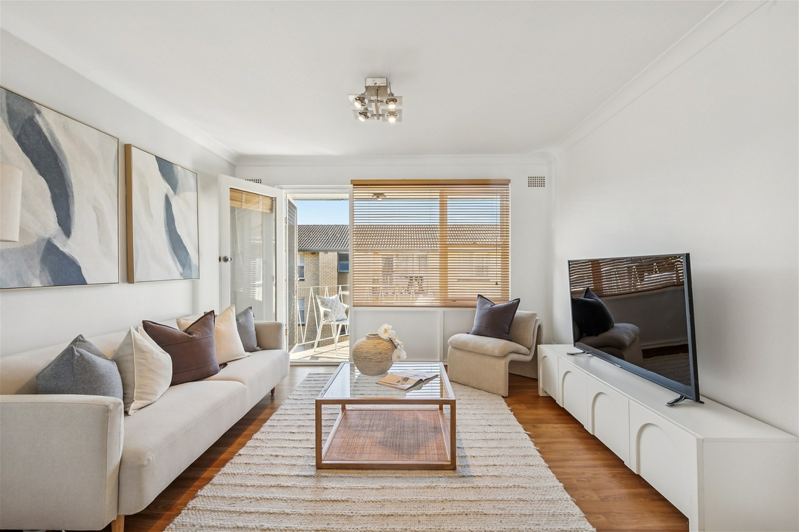 Light Filled Top Floor Unit, 2