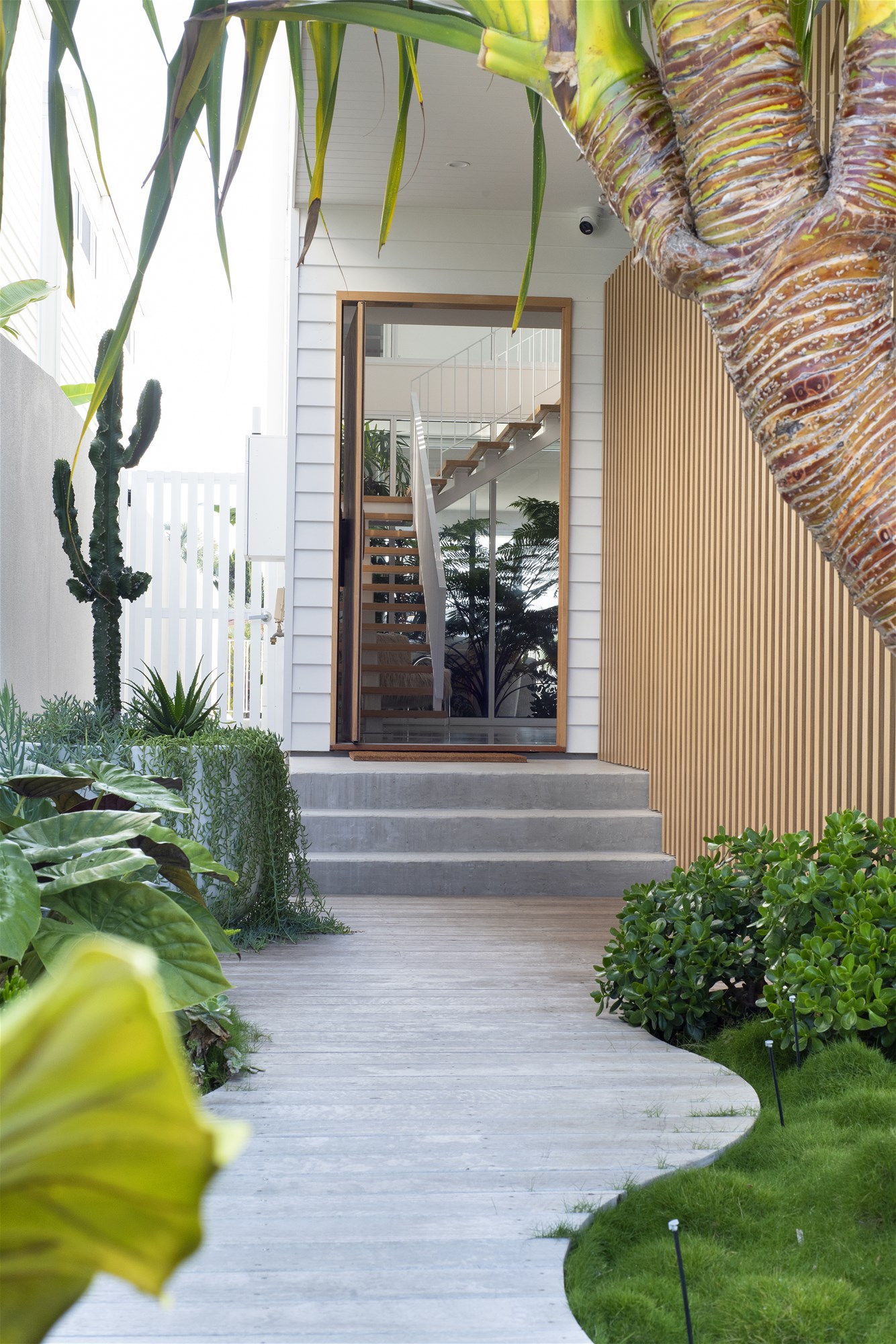 $3,500 per week, fully furnished 43