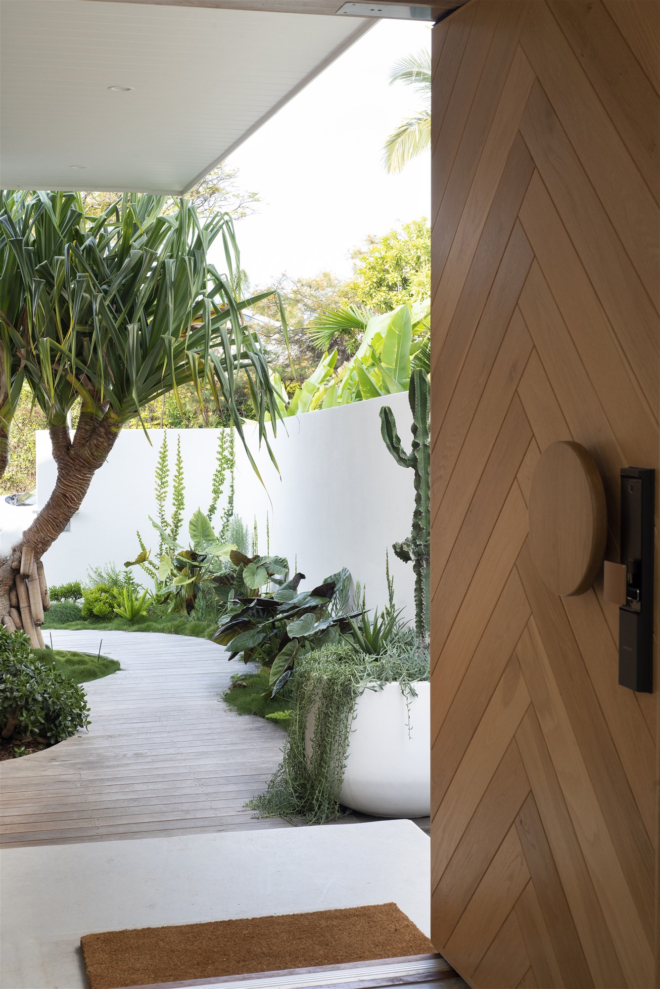 $3,500 per week, fully furnished 44