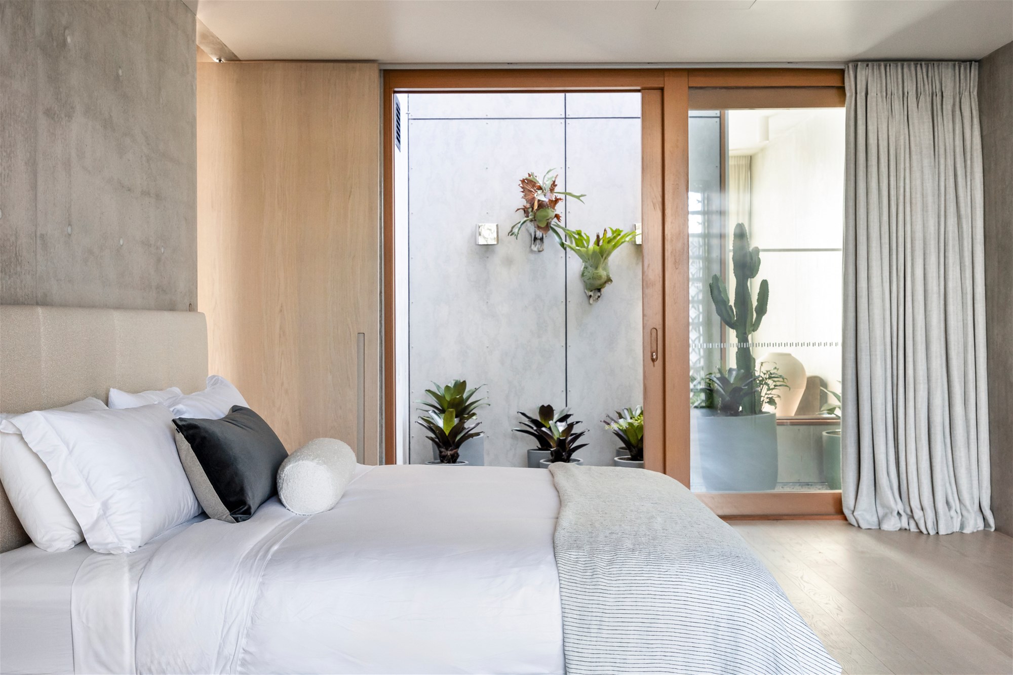 $3,850 per week fully furnished 12