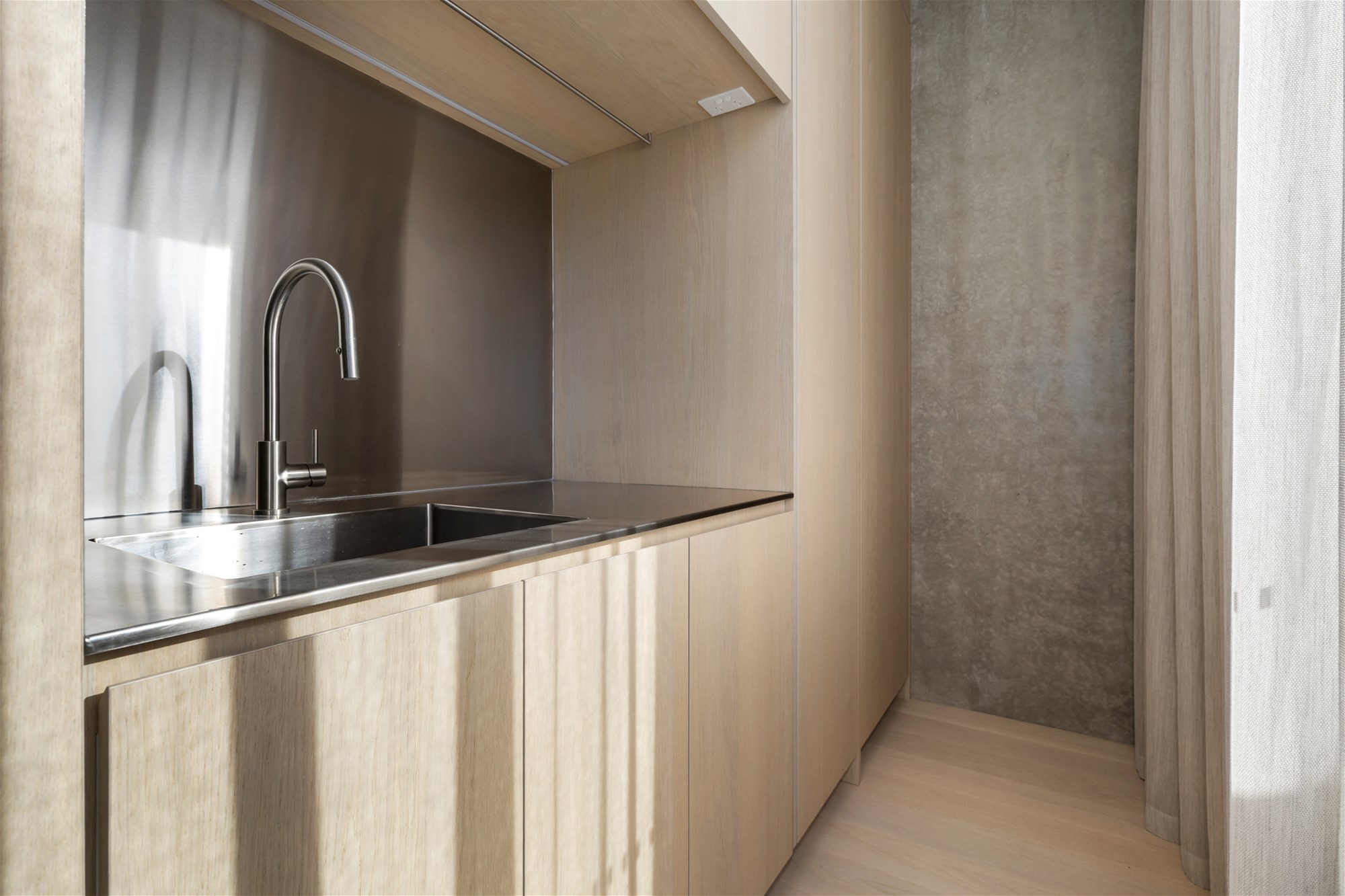 $3,850 per week fully furnished 19