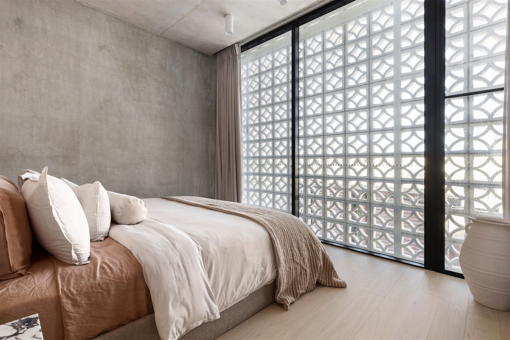 $3,850 per week fully furnished 10