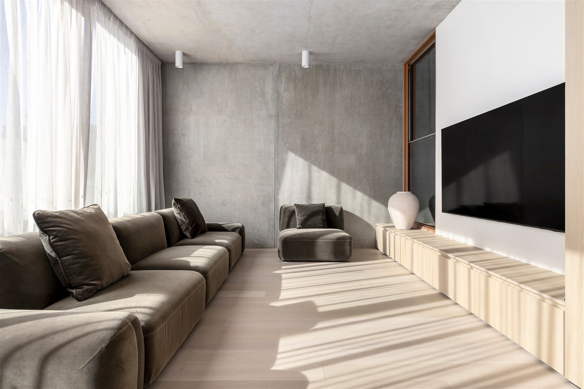 $3,850 per week fully furnished 9