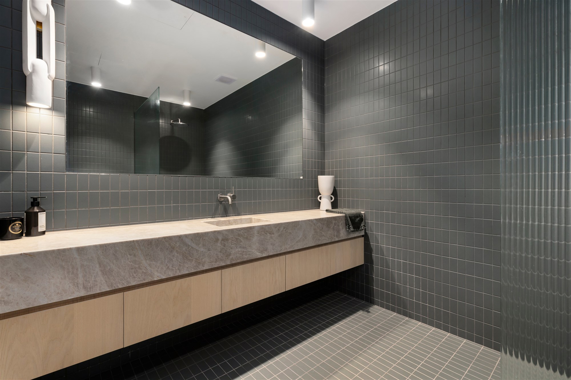 $3,850 per week fully furnished 14