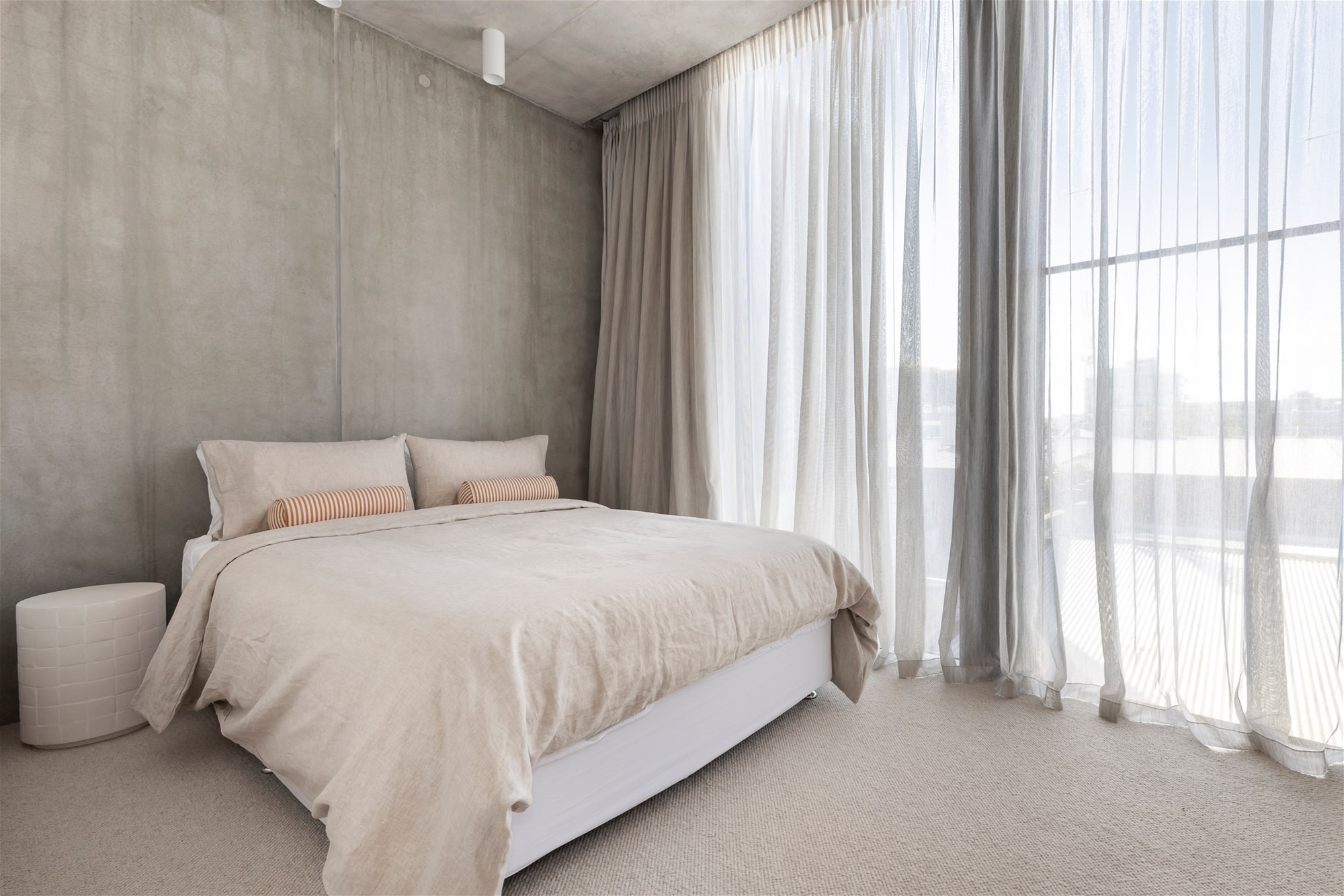 $3,850 per week fully furnished 15