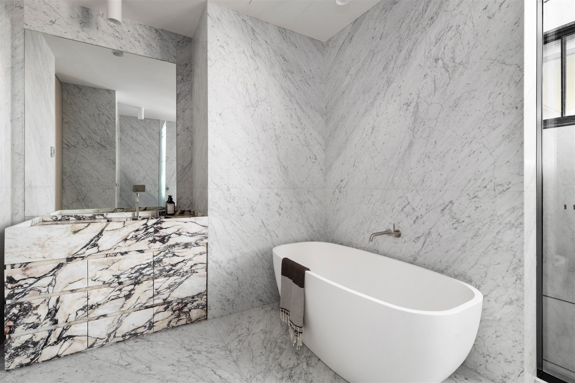 $3,850 per week fully furnished 11