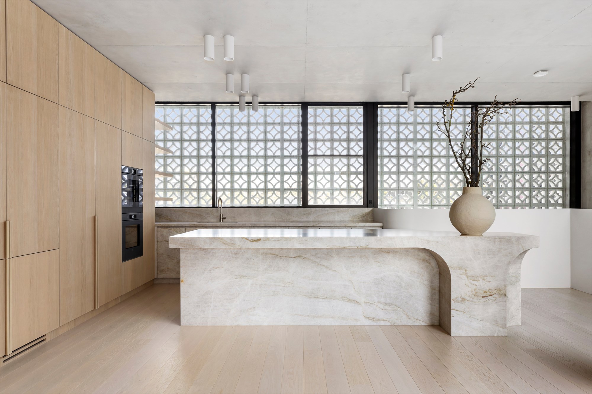 $3,850 per week fully furnished 6