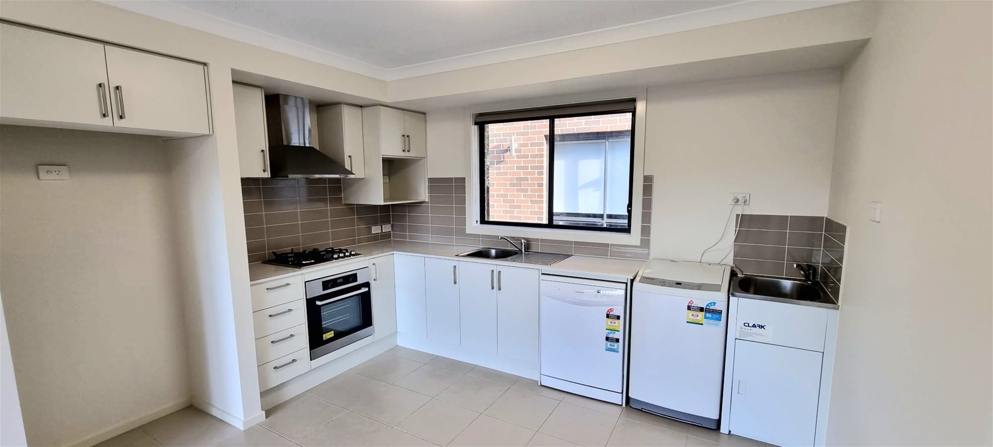 Separate, Modern 2 bed, 2 3