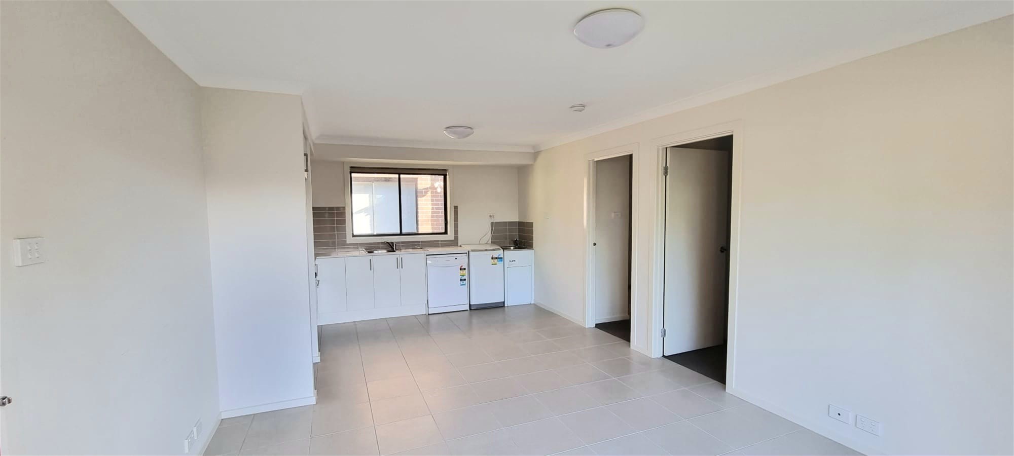 Separate, Modern 2 bed, 2 4