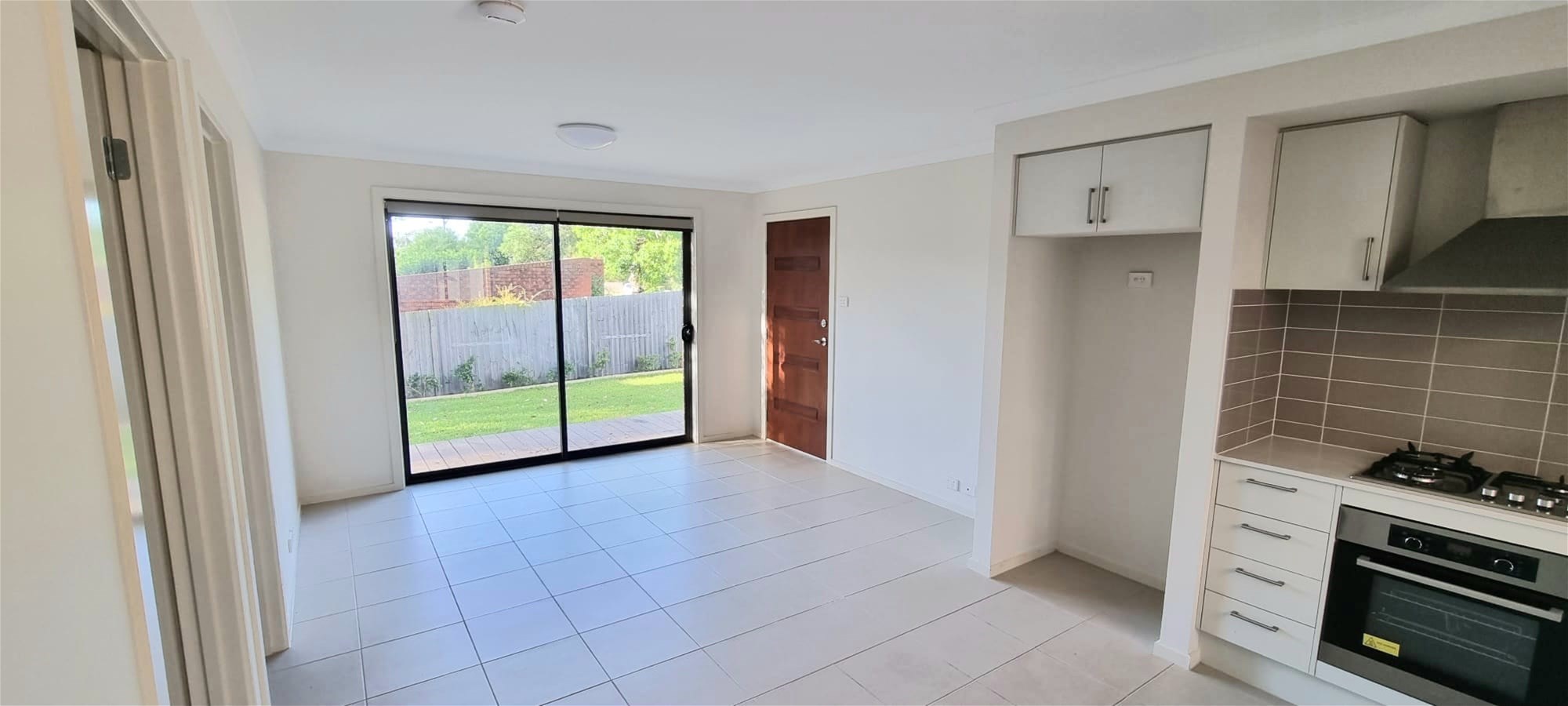 Separate, Modern 2 bed, 2 5