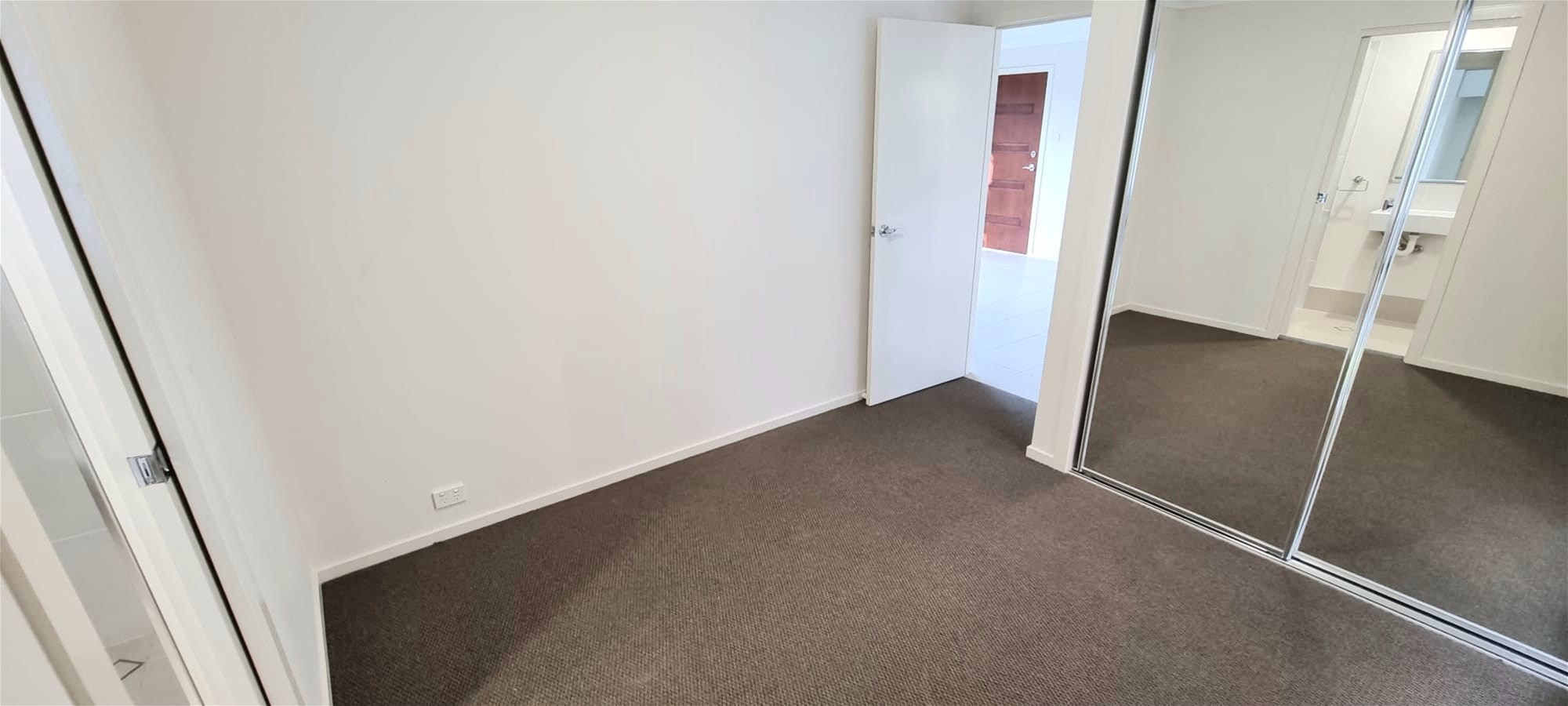 Separate, Modern 2 bed, 2 6