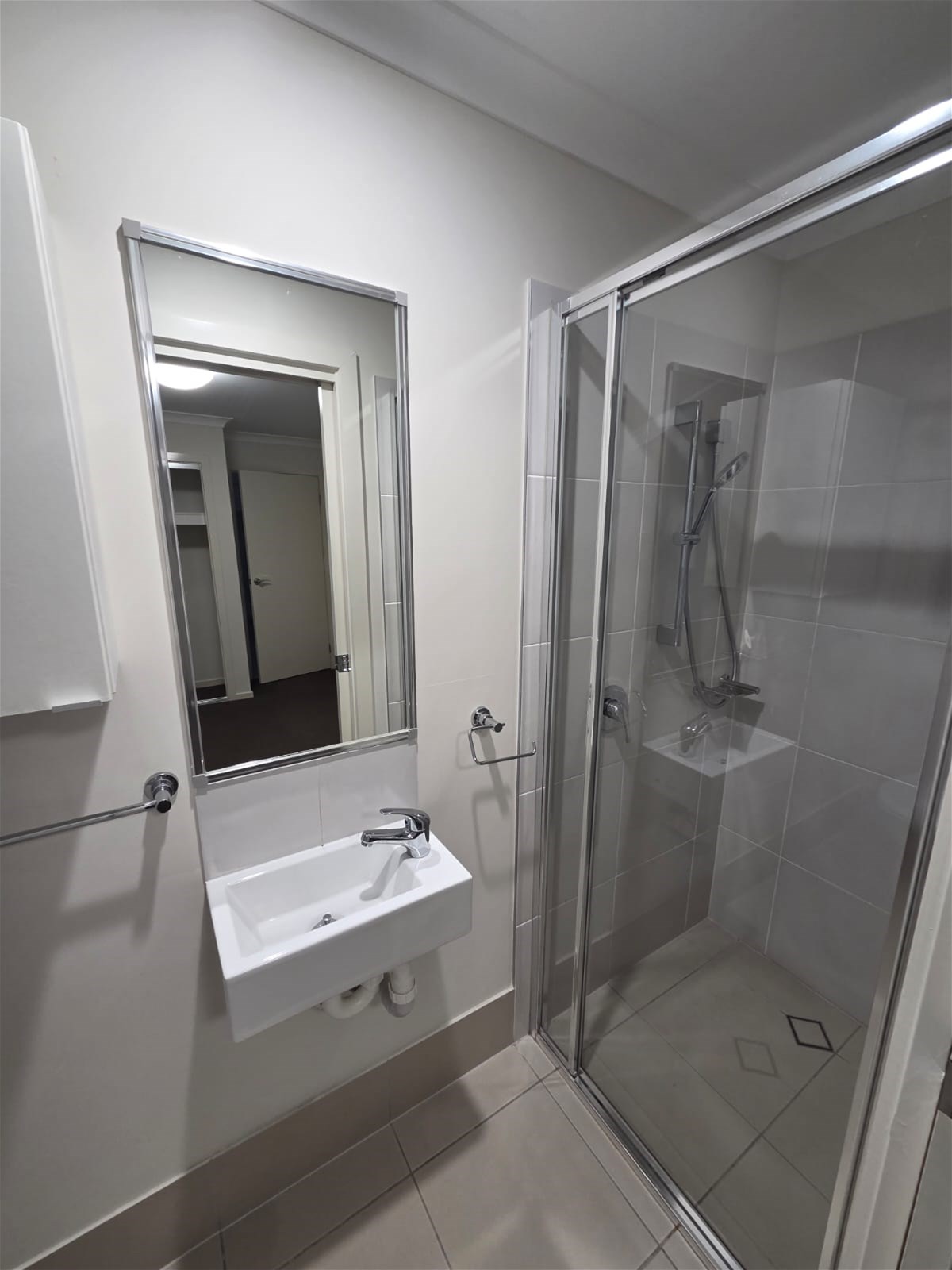 Separate, Modern 2 bed, 2 9