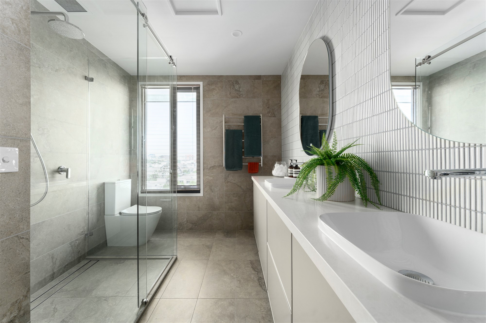 3 month lease, $3010 p/w 18