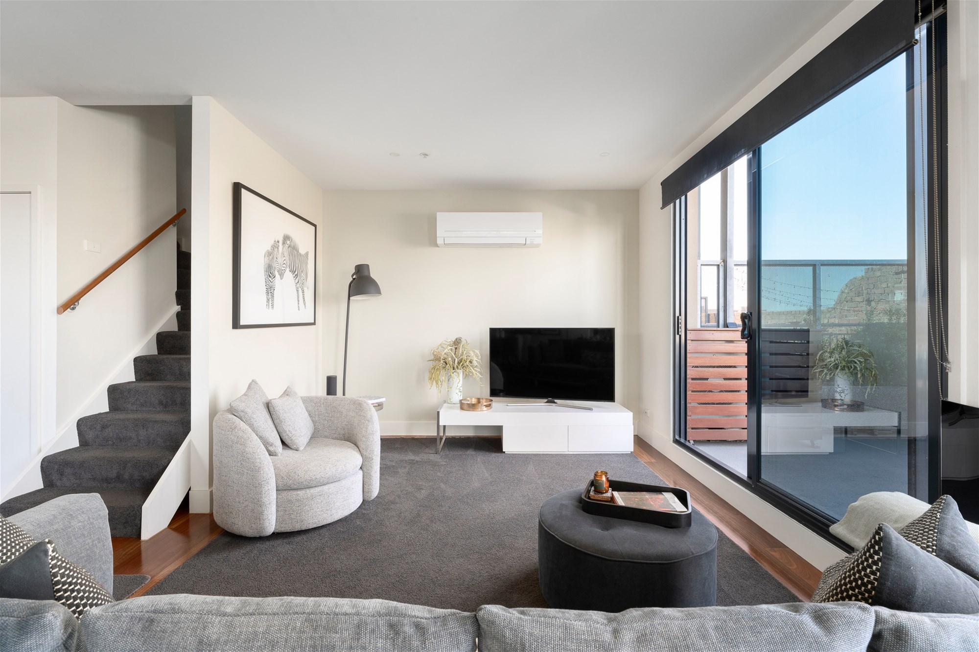 3 month lease, $3010 p/w 2