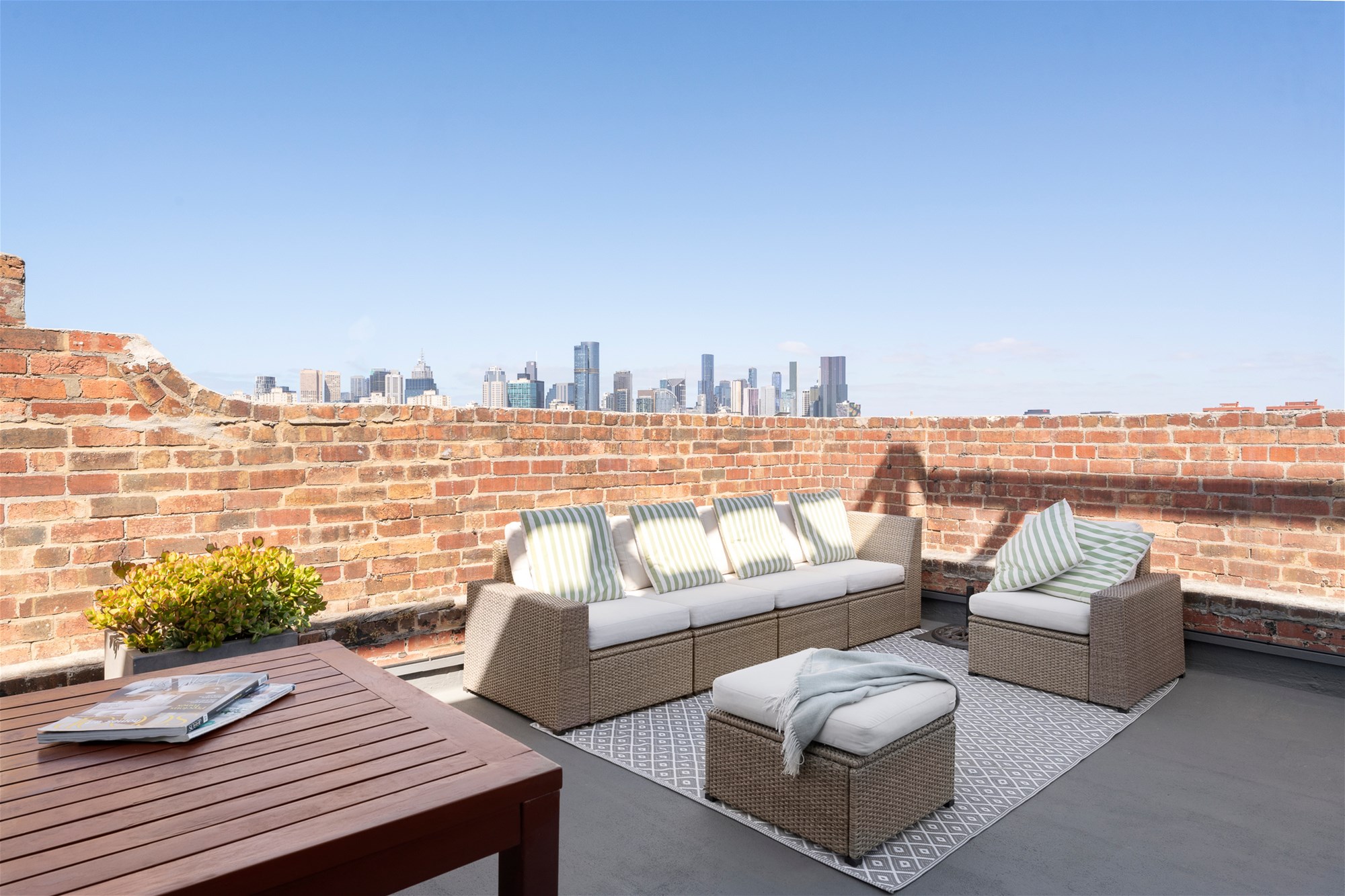 3 month lease, $3010 p/w 4