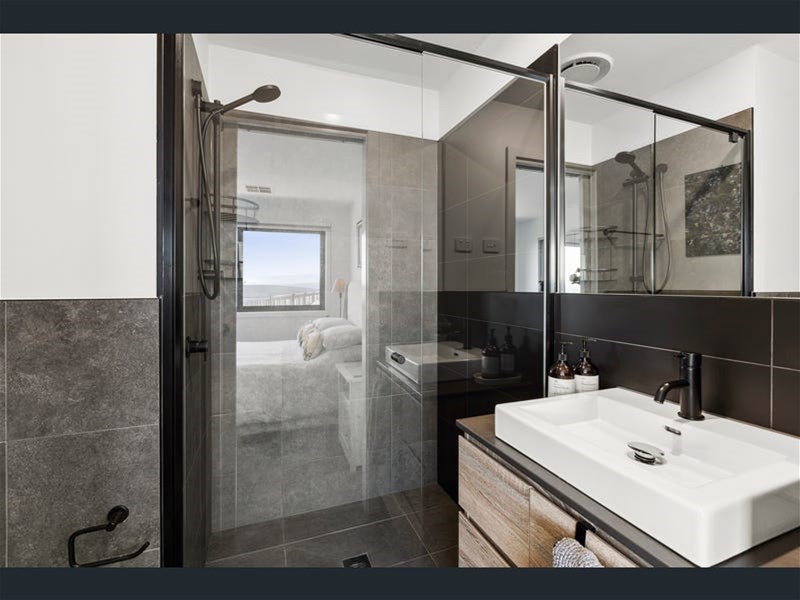 3 Bedroom Townhouse with 2 10