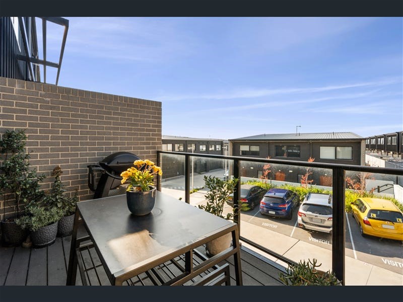 3 Bedroom Townhouse with 2 11